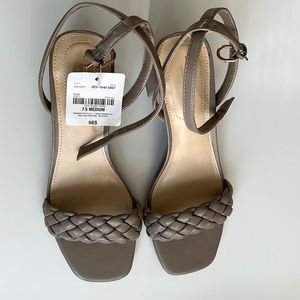 Liz Claiborne size 7.5 LC Bette Koala heels